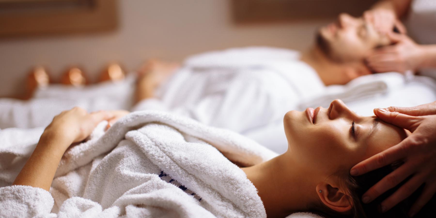 Spa Laundry Couple Getting Massage 1800X900